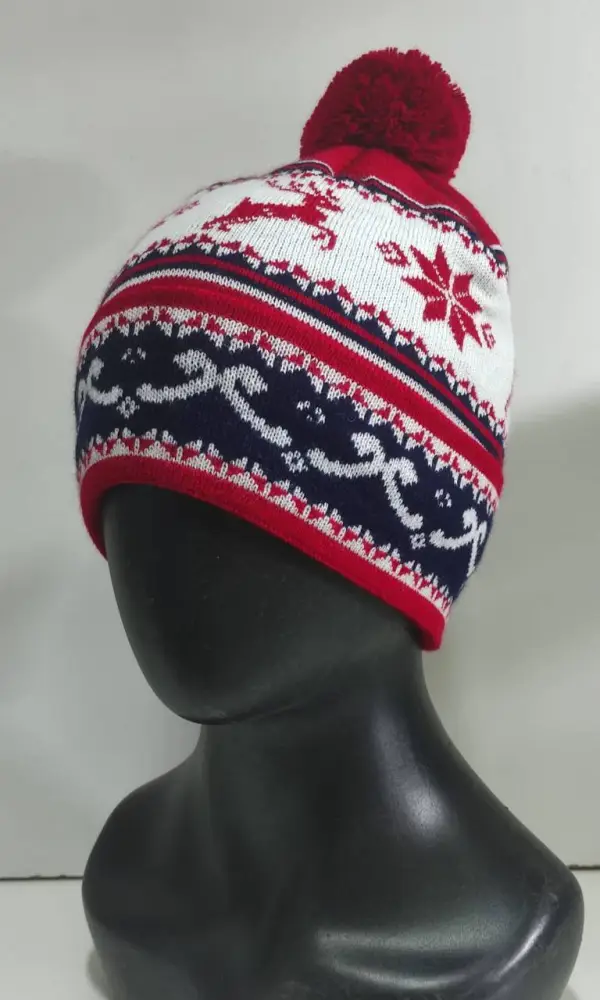 Шапка с помпоном и зимними узорами р-р 54-58