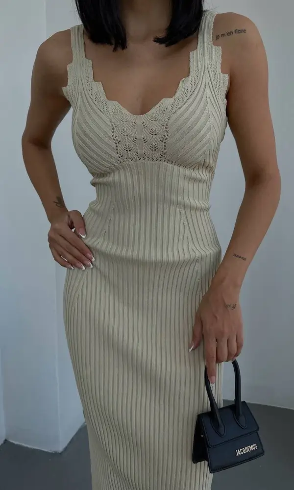 Силуэтное платье  вязаный трикотаж ( р-р 42-48 единый)