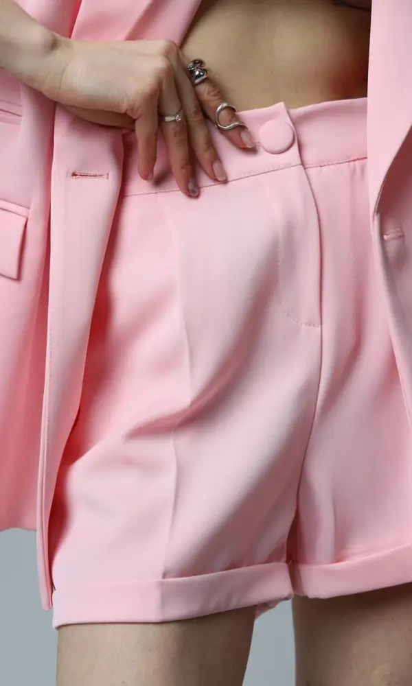 Костюм женский оверсайз жилет -шорты ( р-р 42-44)