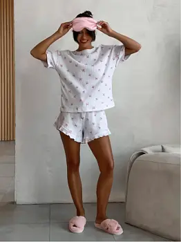 Пижама с шортами и футболкой с принтом бантики женская р-р S-XL