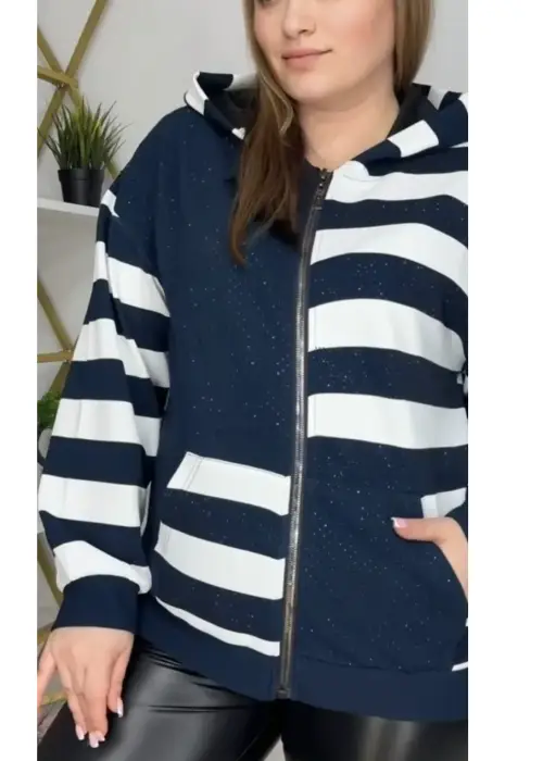 Толстовка женская с капюшоном, на молнии, со стразами (р-р 50-56)