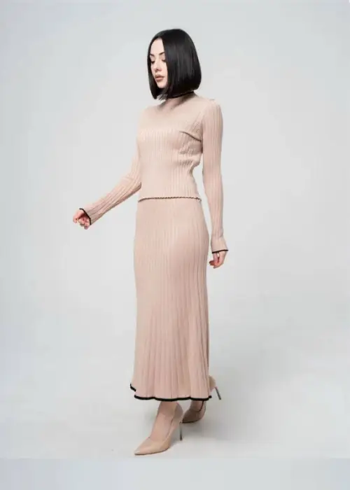 Трикотажный костюм водолазка+юбка р-р единый 42-46