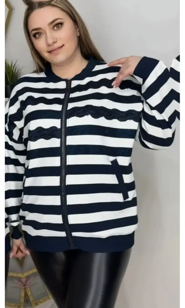 Толстовка женская трикотажная на молнии со стразами (р-р 50-56)