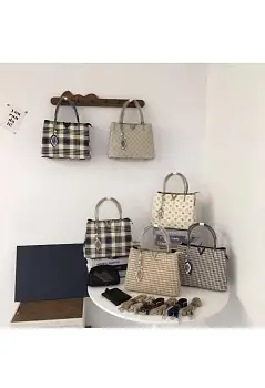 Женская сумка через плечо с брелком 29*22*12