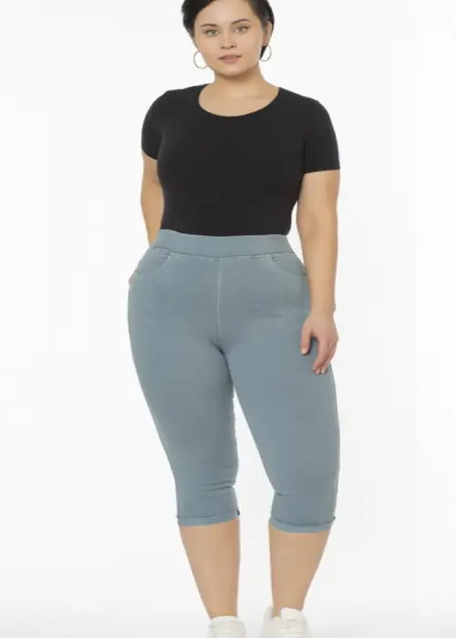 Бриджи женские джинсовые. Однотонные, плотные, большой размер. С карманами (2XL-5XL).