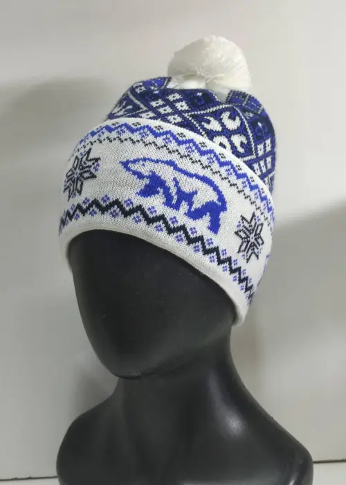 Шапка с помпоном и зимними узорами р-р 54-58