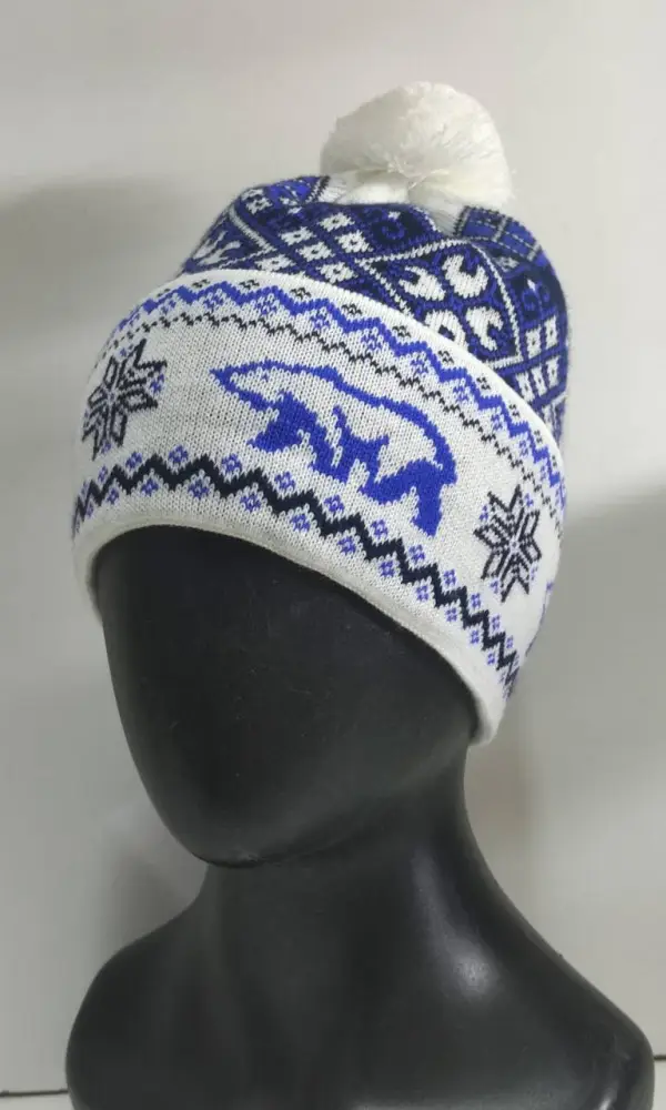 Шапка с помпоном и зимними узорами р-р 54-58