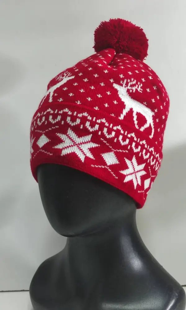 Шапка с помпоном и зимними узорами р-р 54-58