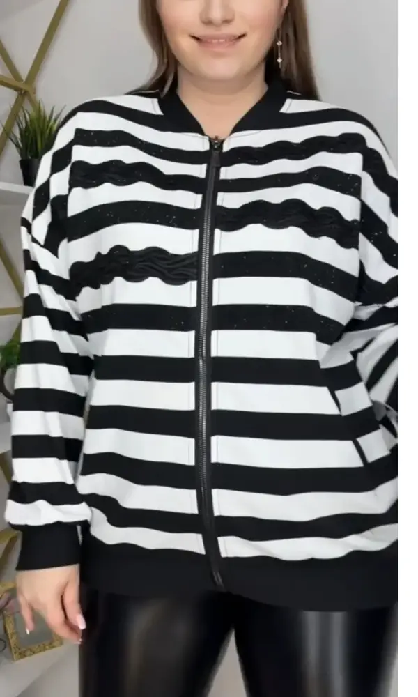 Толстовка женская трикотажная на молнии со стразами (р-р 50-56)