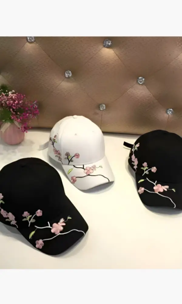Бейсболка женская с цветочной вышивкой (р-р единый 57-58)