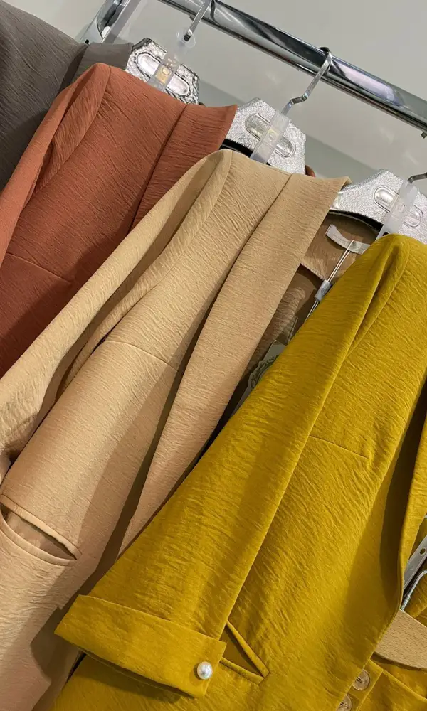 Костюм женский двойка , пиджак-шорты, сингапур ( р-р 42-44)