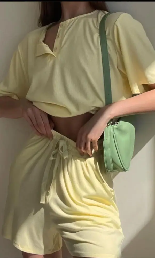 Костюм женский спортивный в рубчик , футболка-шорты ( р-р 42,44)