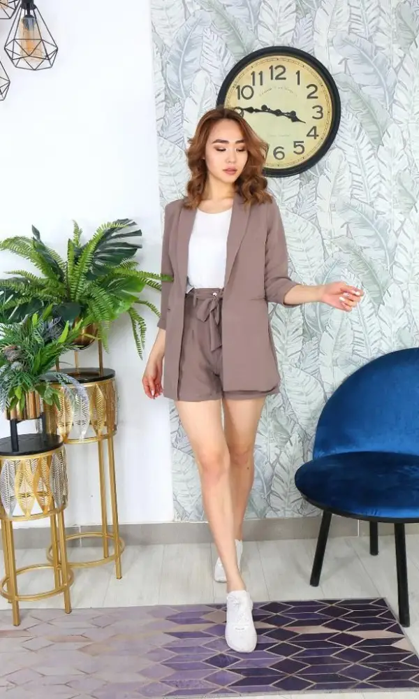 Костюм женский двойка , пиджак-шорты, сингапур ( р-р 42-44)
