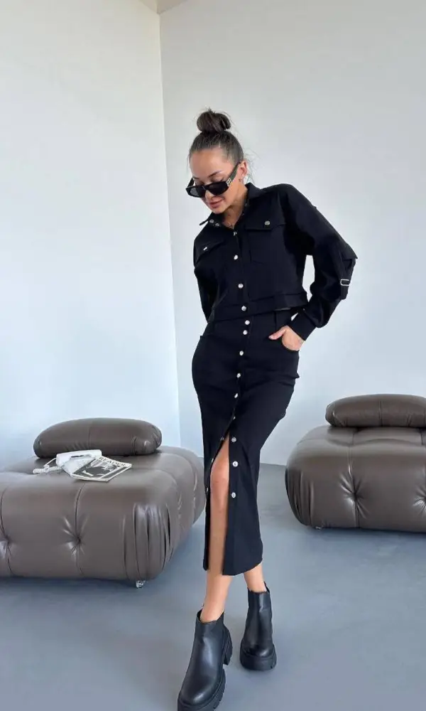 Костюм женский из тонкой джинсы с юбкой ( р-р 42-44)