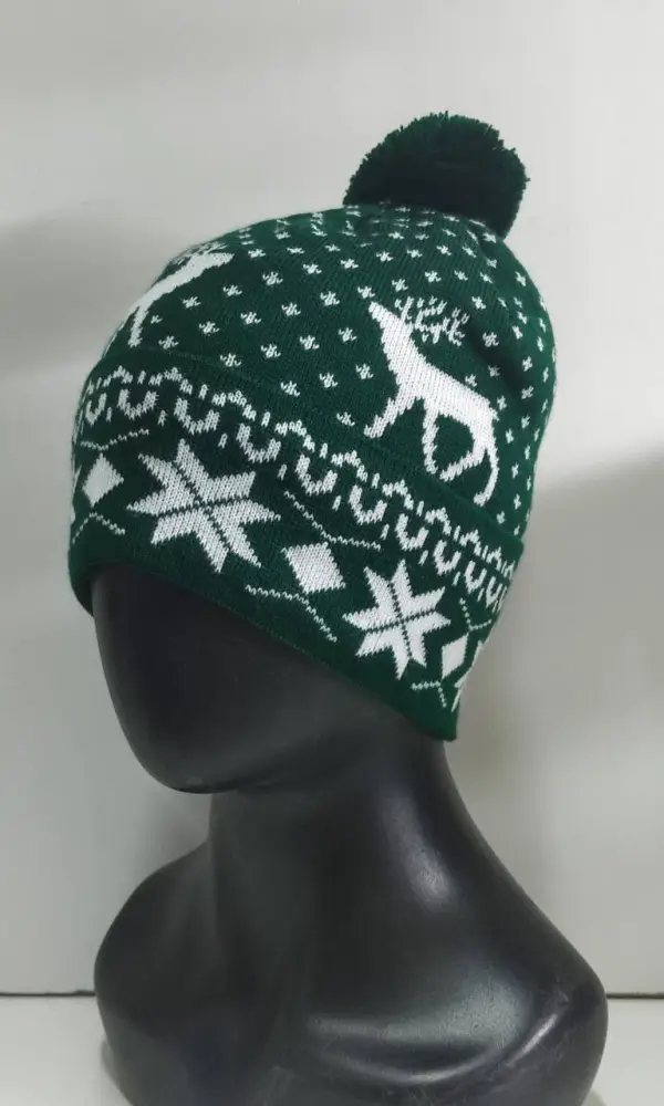 Шапка с помпоном и зимними узорами р-р 54-58