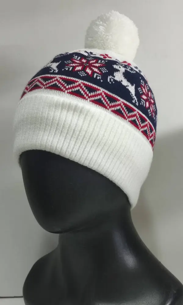 Шапка с помпоном и зимними узорами р-р 54-58
