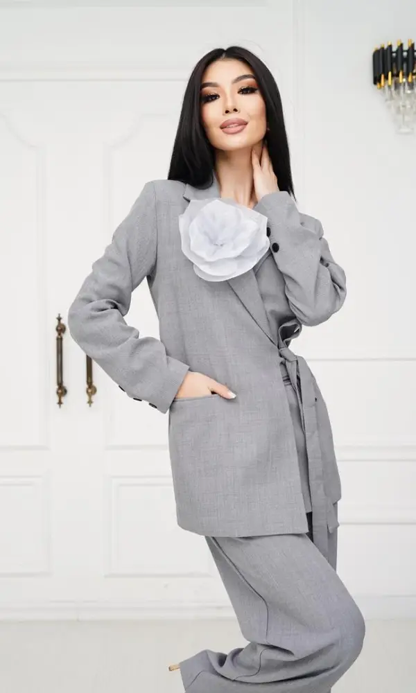 Классический женский брючный костюм,лен ( р-р 42-44)