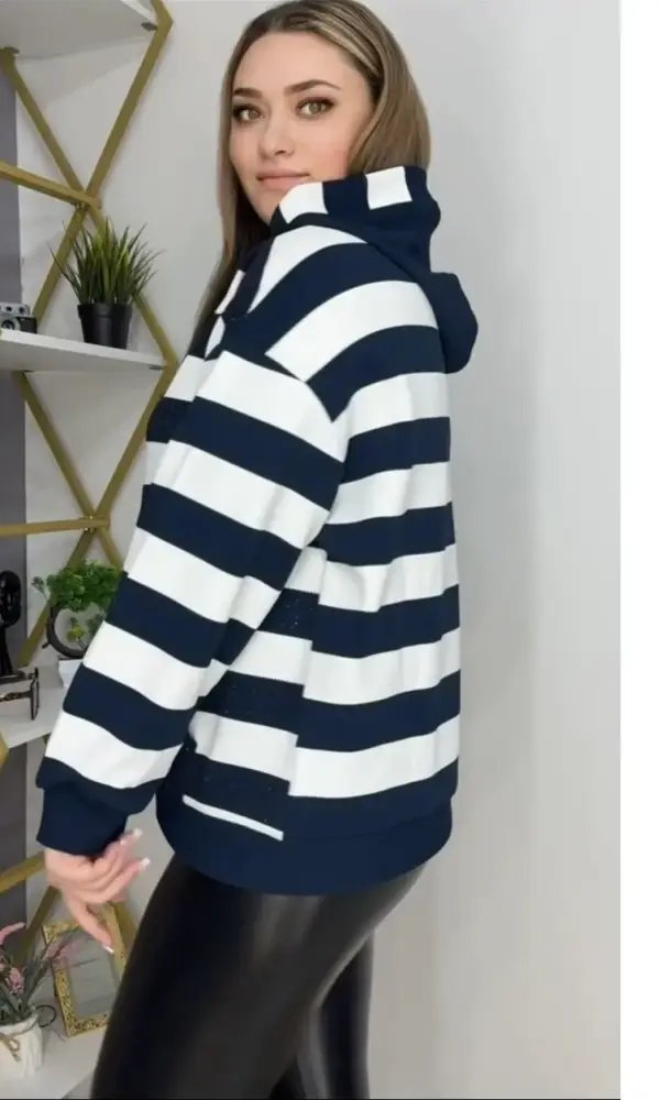 Толстовка женская с капюшоном, на молнии, со стразами (р-р 50-56)