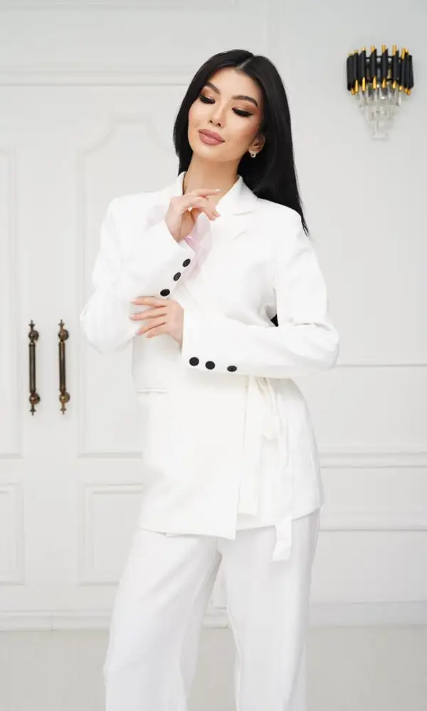 Классический женский брючный костюм,лен ( р-р 42-44)