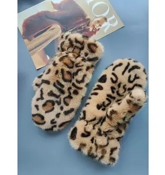 Варежки женские леопардовые меховые